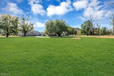 70 Mackenzie Rd, Hampton, NJ 08827 - photo 2