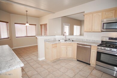 13717 Paseo de Fe Cir, El Paso, TX 79928 - photo 7