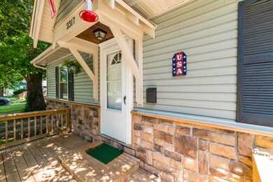 2317 W Walnut
