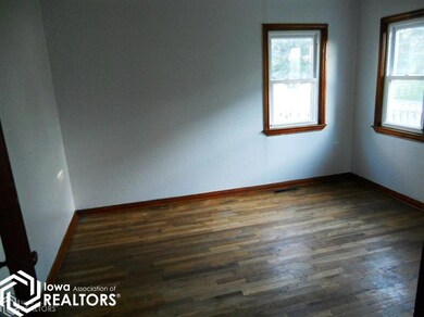 914 1st St N, Newton, IA 50208 - photo 5