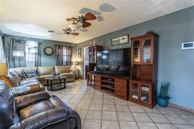 1208 Magnolia St, Gainesville, TX 76240 - photo 4