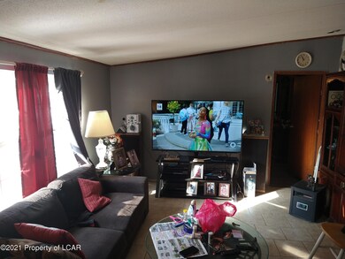 140 JASON ROAD HAZLETON LIVING ROOM
