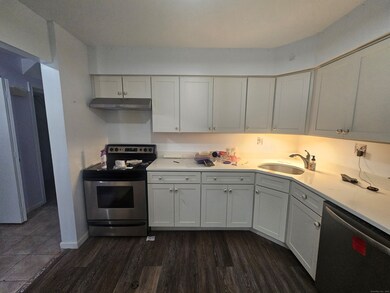 135 Village Square Dr unit 1, New Britain, CT 06053 - photo 5