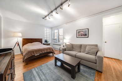 54 E 8th St unit 6-L, New York, NY 10003 - photo 3