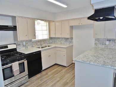 10315 Southport Dr, Houston, TX 77089 - photo 6