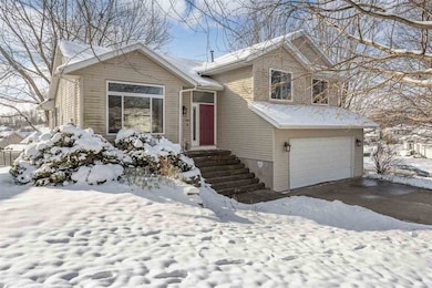 1784 Park Ridge Dr, Coralville, IA 52241 - photo 2