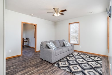 433 W Grand St-36