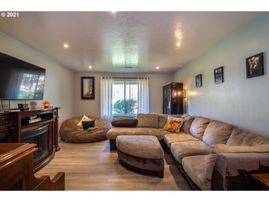 1339 3rd Ct, Sutherlin, OR 97479 - photo 3