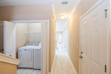 03_2172HadleighHillsCt_Entry Way
