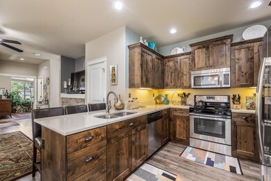 20765 Comet Ln, Bend, OR 97701 - photo 6