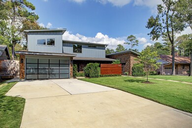 10946 Saint Marys Ln, Houston, TX 77079 - photo 2