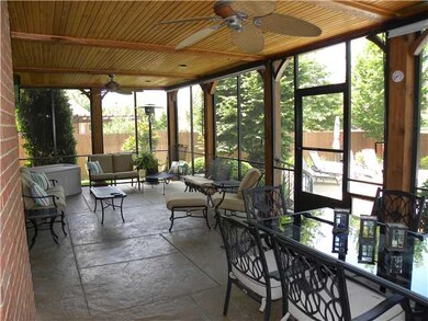 FANTASTIC 32x14 SCREENED PORCH WITH 2 CEILING FANS