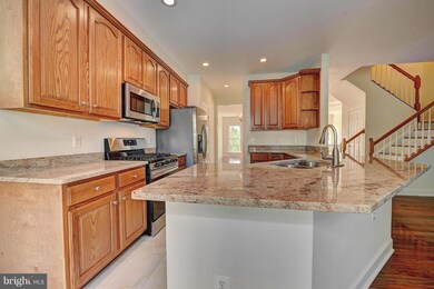 8197 Laurel Crossing Ln, Lorton, VA 22079 - photo 7