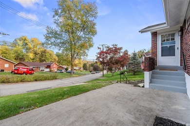 429 Elwood Dr, Pittsburgh, PA 15235 - photo 2