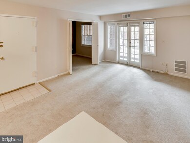 5913E Prince James Dr unit 33, West Springfield, VA 22152 - photo 4