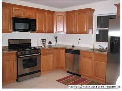 67 Beverly Ave, Staten Island, NY 10301 - photo 4