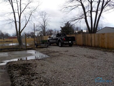 23116 W Edgefield Rd, Genoa, OH 43430 - photo 2