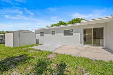 2213 2nd St SW, Vero Beach, FL 32962 - photo 5