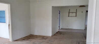 509 E Cherry St, Cushing, OK 74023 - photo 6