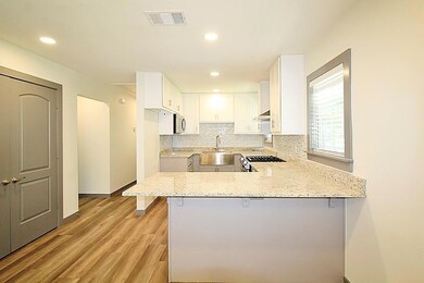 608 Livingston Dr, Hurst, TX 76053 - photo 4