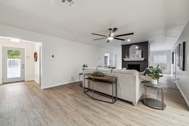 10010 Locke Ln, Houston, TX 77042 - photo 5