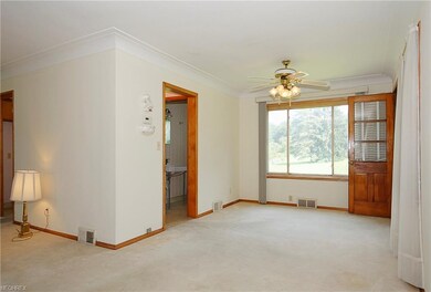 11'x10' dining room with large back windows * Kitc