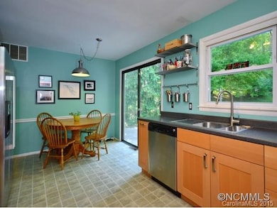 Updated Eat-In Kitchen