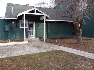 105 SW 12th St, Redmond, OR 97756 - photo 2