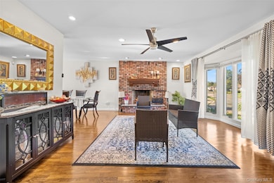 94 Phipps Ln, Plainview, NY 11803 - photo 6