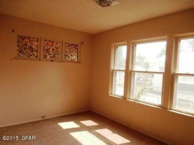 Main Level Bedroom 1 (1)