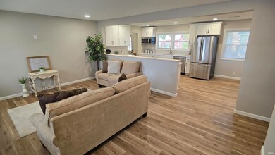 402 N Sims St, Swayzee, IN 46986 - photo 6