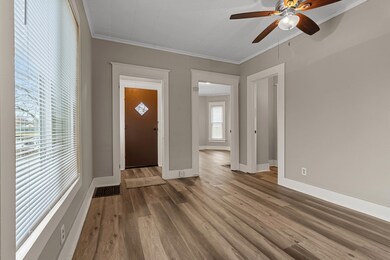113 roscoe ave-003