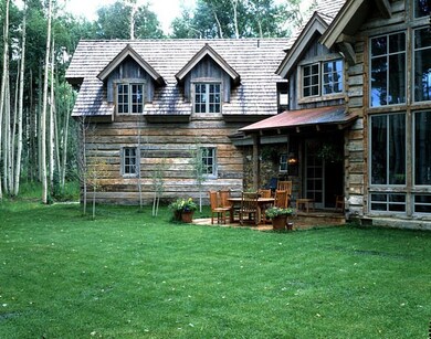 Outdoor Dining Patio