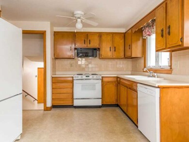 21 Ledge View Dr, Cumberland, RI 02864 - photo 5