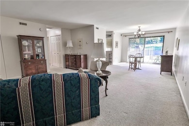 1575 Creekside Rd unit 8, Whitehall, PA 18052 - photo 6