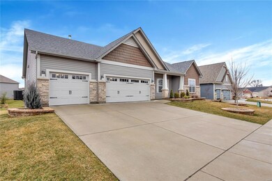 333 Wyndemere Dr, Lake Saint Louis, MO 63367 - photo 2