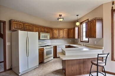 10532 Ontario Dr, Crown Point, IN 46307 - photo 7