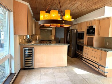 Wine cooler in breakfast area