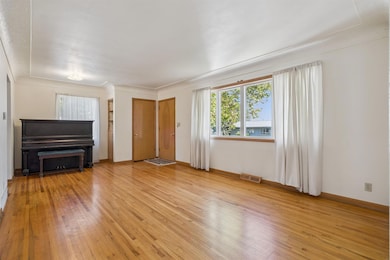 3709 Laurinda Dr, Cedar Falls, IA 50613 - photo 3