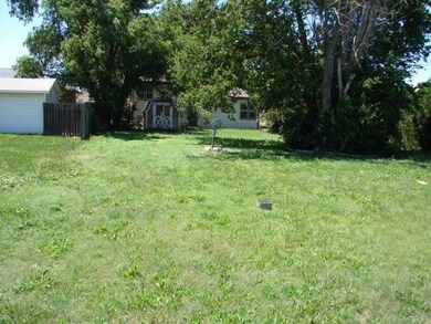 1036 S Harrison St, Hugoton, KS 67951 - photo 3