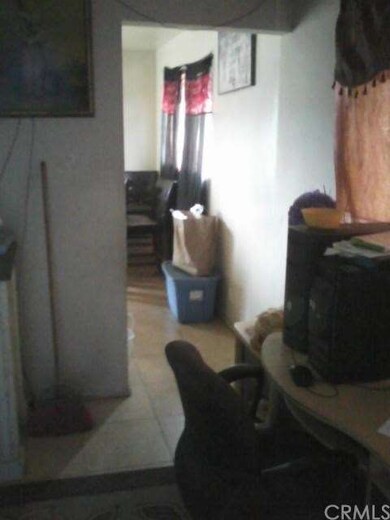 Unit 1136 living to kitchen