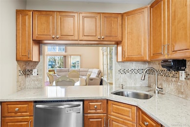 106 Northwood Blvd, Central Islip, NY 11722 - photo 4