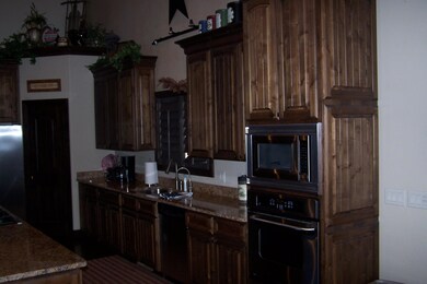 523 E Lookout Circle 006
