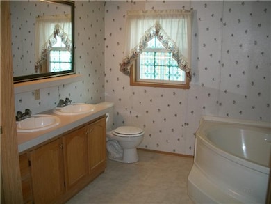 Master Bath/Spa. Dble sinks, soaking tub plus sepa