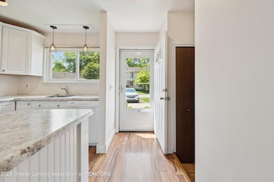 05-2110-La-Mer-Ln-Haslett-MI-48840-Windo
