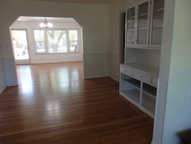 116 W Burbank St, Fredericksburg, TX 78624 - photo 4