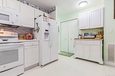 75 Washington Ave unit 3-202, Hamden, CT 06518 - photo 5