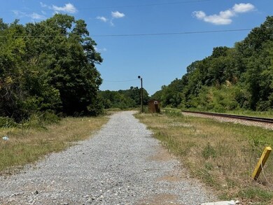 320 Ragsdale Ave, Hazlehurst, MS 39083 - photo 2