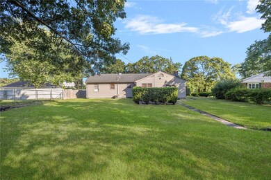 83 Fessenden St, Warwick, RI 02886 - photo 4