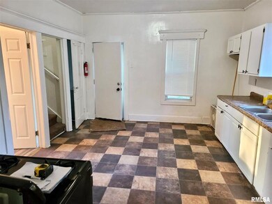 1720 W 9th St, Davenport, IA 52804 - photo 3